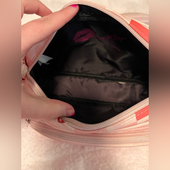 💕Host Pick💕Betsey Johnson Pink Checker Heart Crossbody Bag - Picture 8 of 15